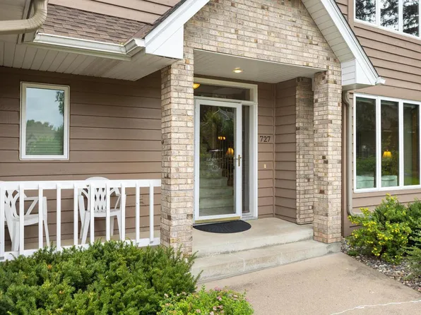 727 Laurie Ct E, Maplewood, MN 55117