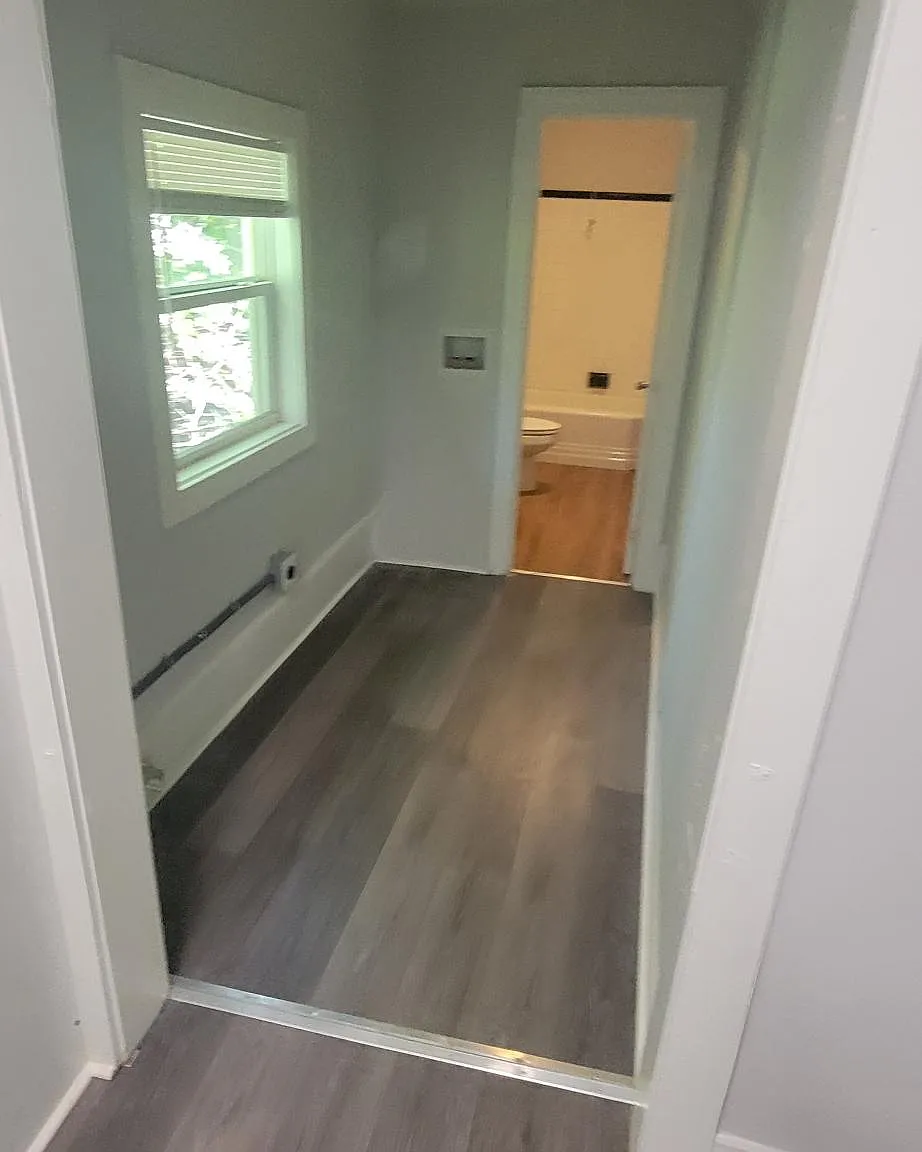 503 E Walnut St — Photo 2
