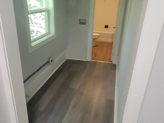2nd image of 503 E Walnut St APT B