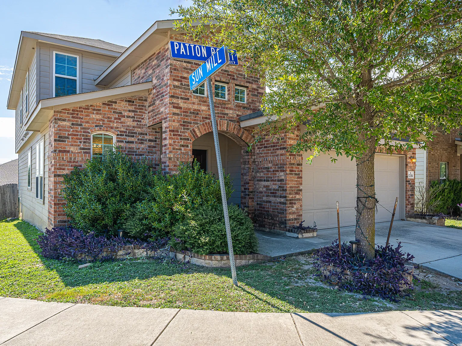 4 bed, 2.5 bath, 1964 sqft, $1,995 — Photo 3