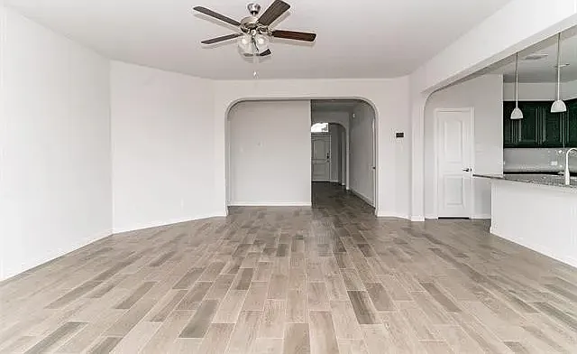 3 bed, 1676 sqft, $2,300 — Photo 3