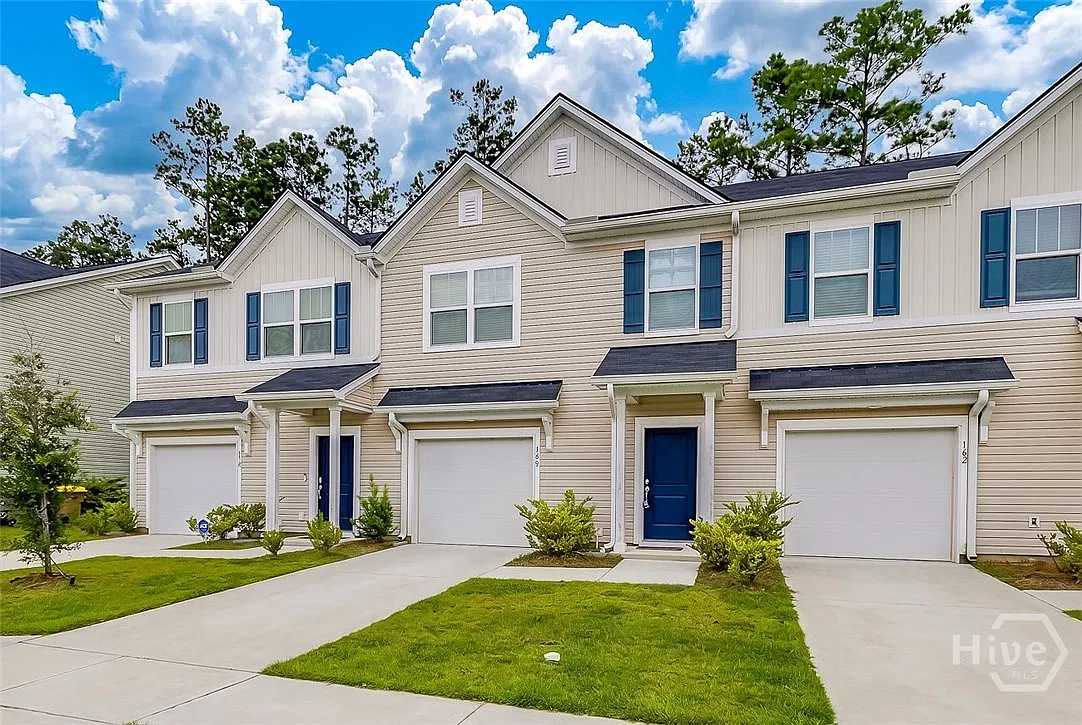 3 bed, 2.5 bath, 1654 sqft, $2,150 — Photo 3