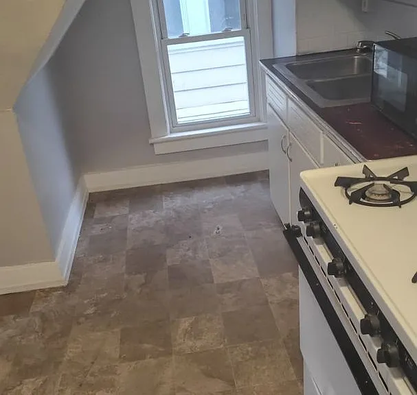 51 Cotter Ave — Photo 23