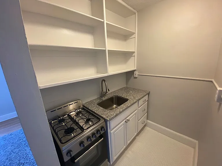 100 Howe Street — Photo 53