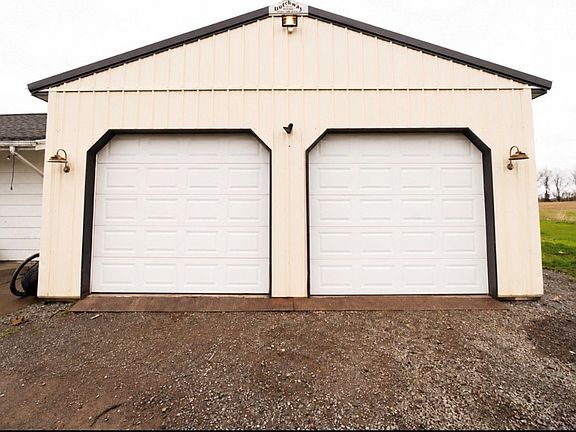 2nd image of 6841 Cavanaugh Rd