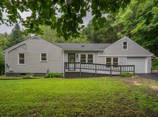 16 Cotton Hill Rd, New Hartford, CT 06057