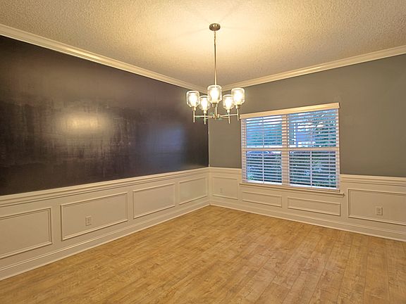 5th image of 432 Fairview Cir