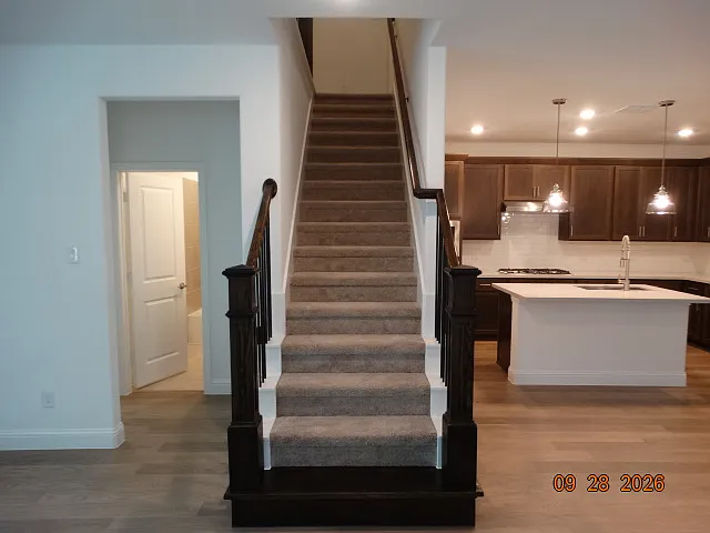 4 bed, 1882 sqft, $2,300 — Photo 3