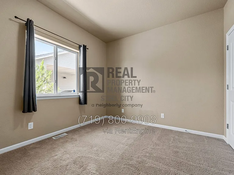 3002 W 22nd St — Photo 16