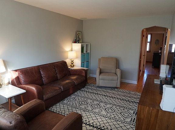 5th image of 822 Dunlop Ave