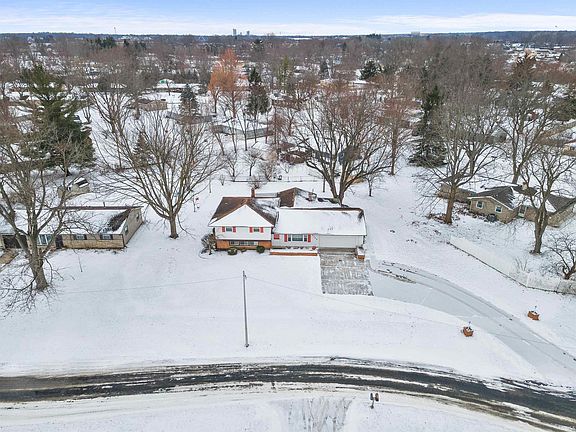 3rd image of 5745 N Brookwood Dr