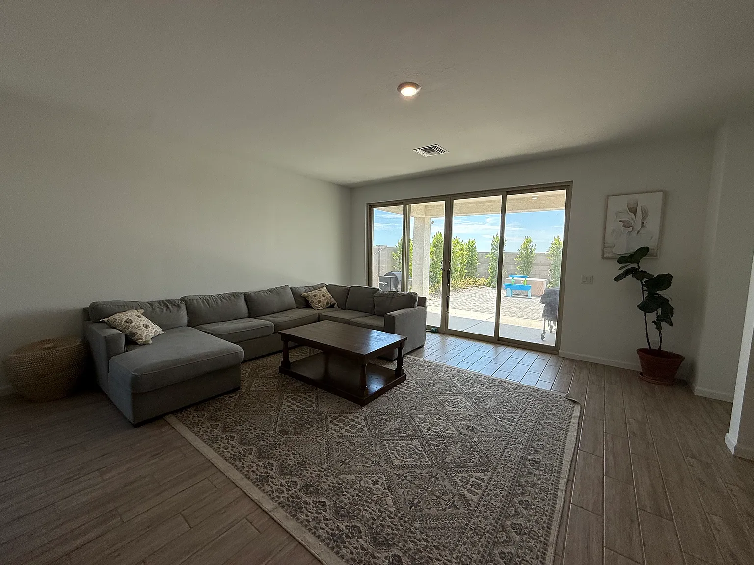 4 bed, 2153 sqft, $2,600 — Photo 4