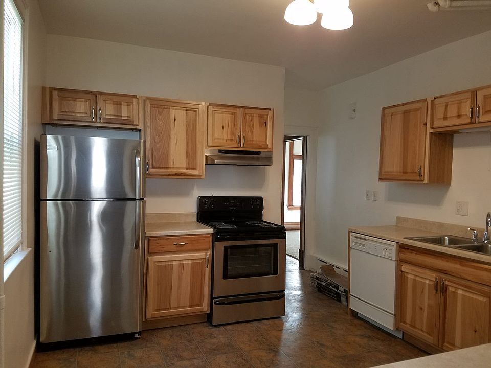 1st image of 530 N 16th Ave E
