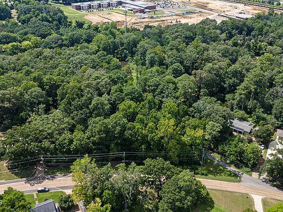4th image of Lakewood Dr