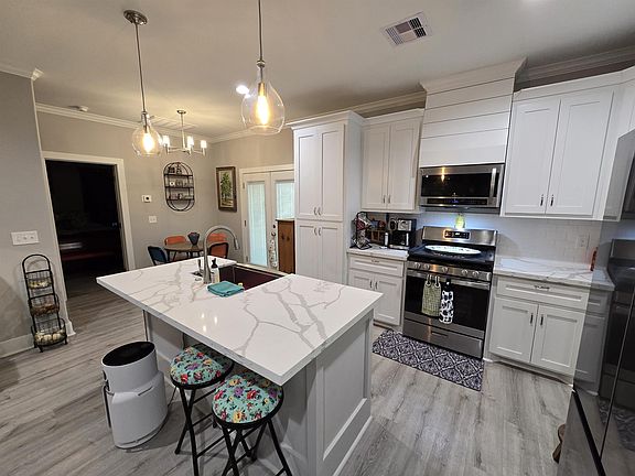 4th image of 108 Rustic Ln