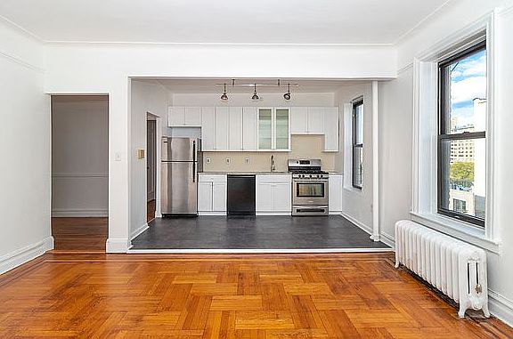 5th image of 277 Washington Ave APT 6E