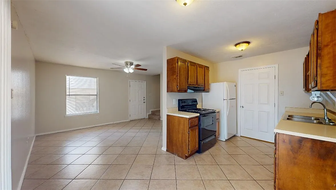 2 bed, 1.0 bath, 912 sqft, $850 — Photo 4