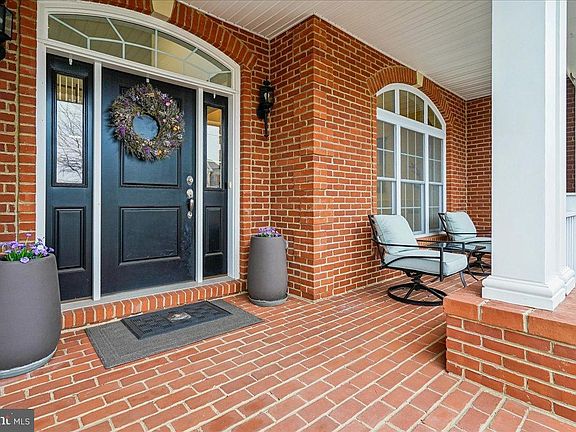 2nd image of 5872 Waterloo Bridge Cir