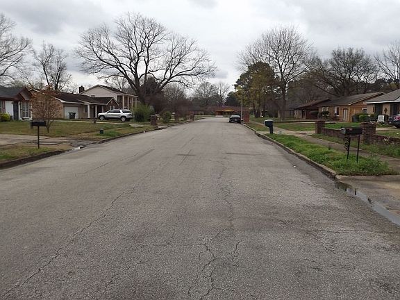 4th image of 659 Whiterock Ave