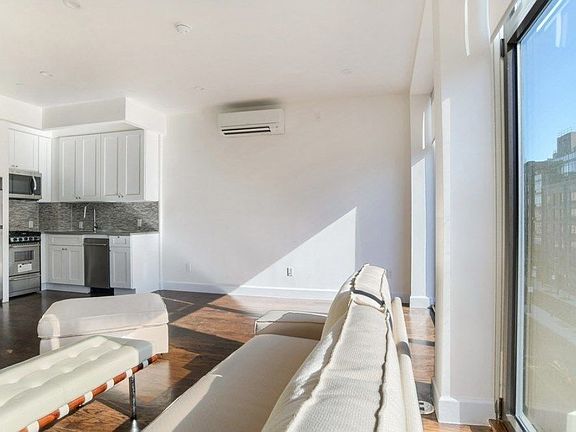 5th image of 491 Myrtle Ave APT 4A