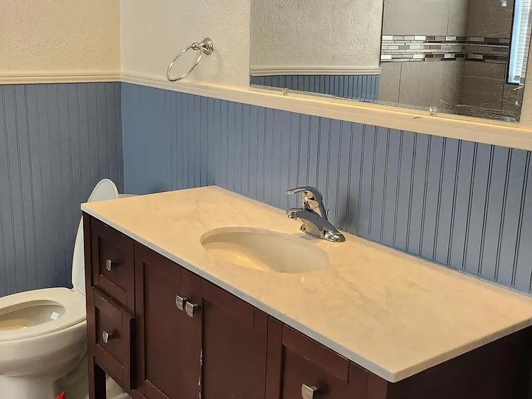908 W 2nd St — Photo 4