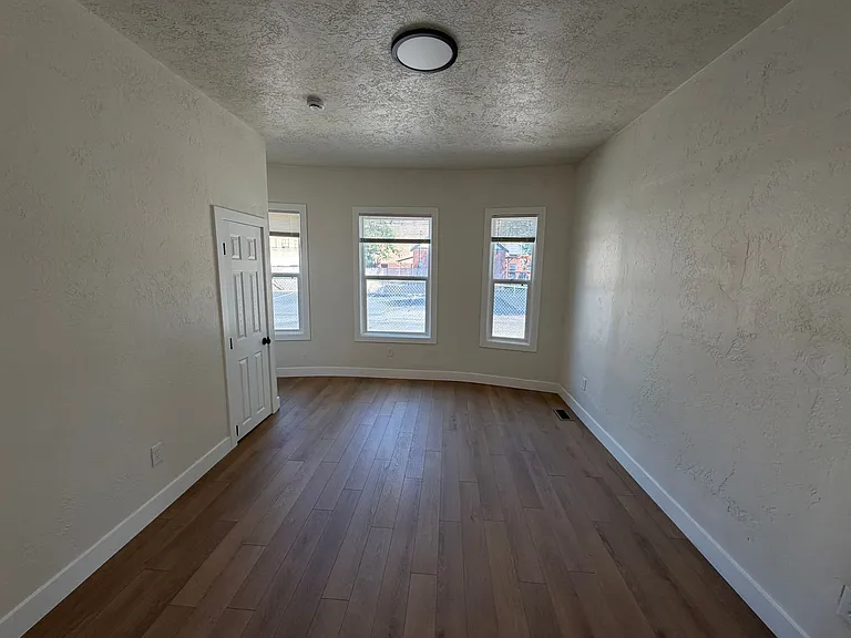 660 E. 23rd St. — Photo 15
