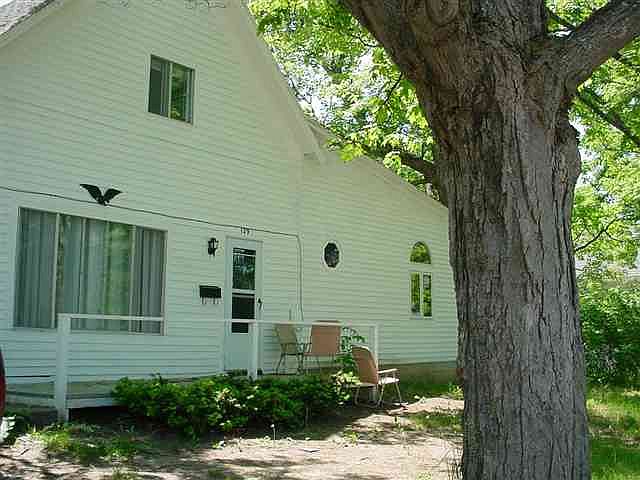 2nd image of 129 Ann St