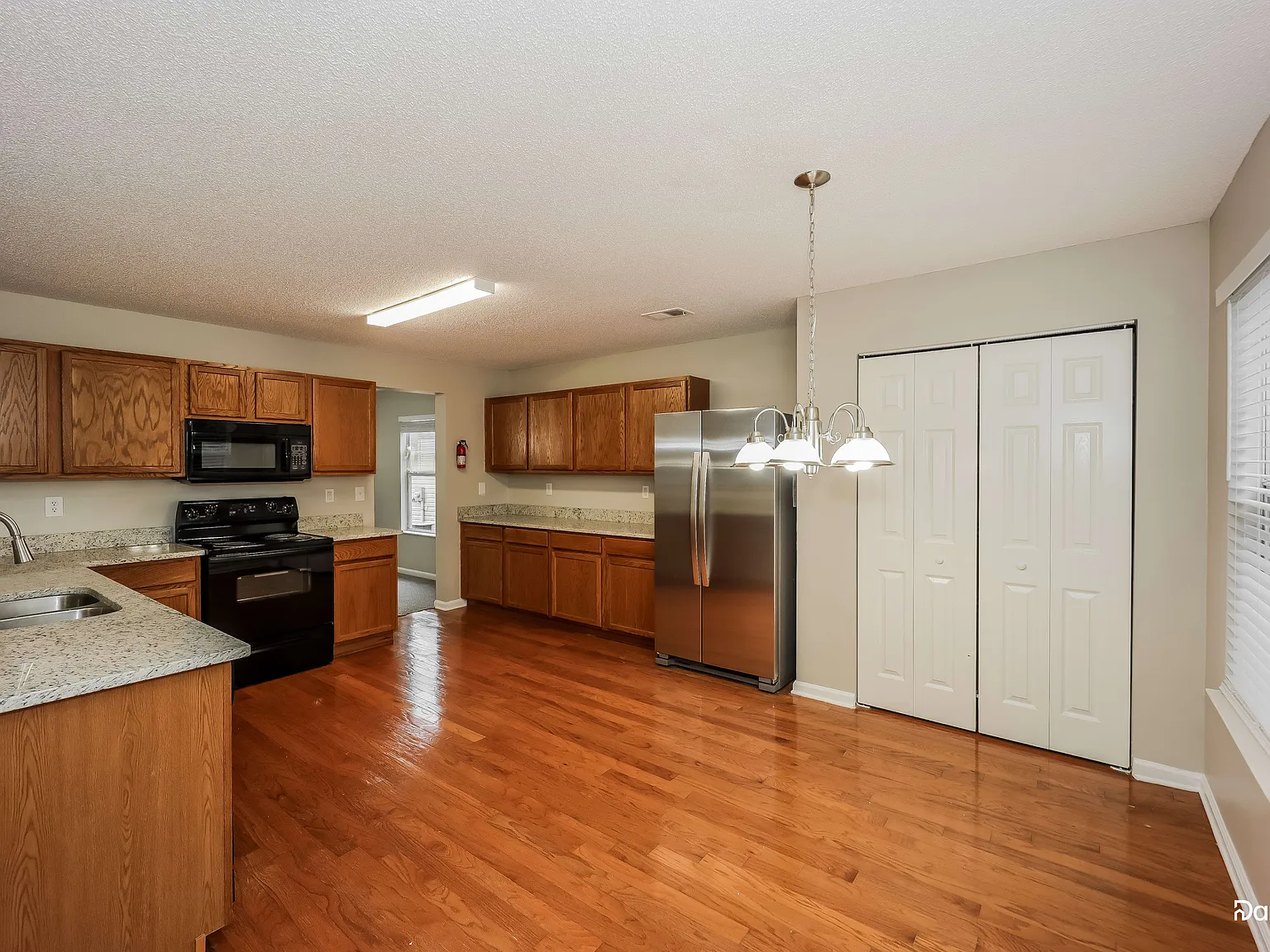 6 bed, 4.0 bath, 3562 sqft, $2,535 — Photo 3