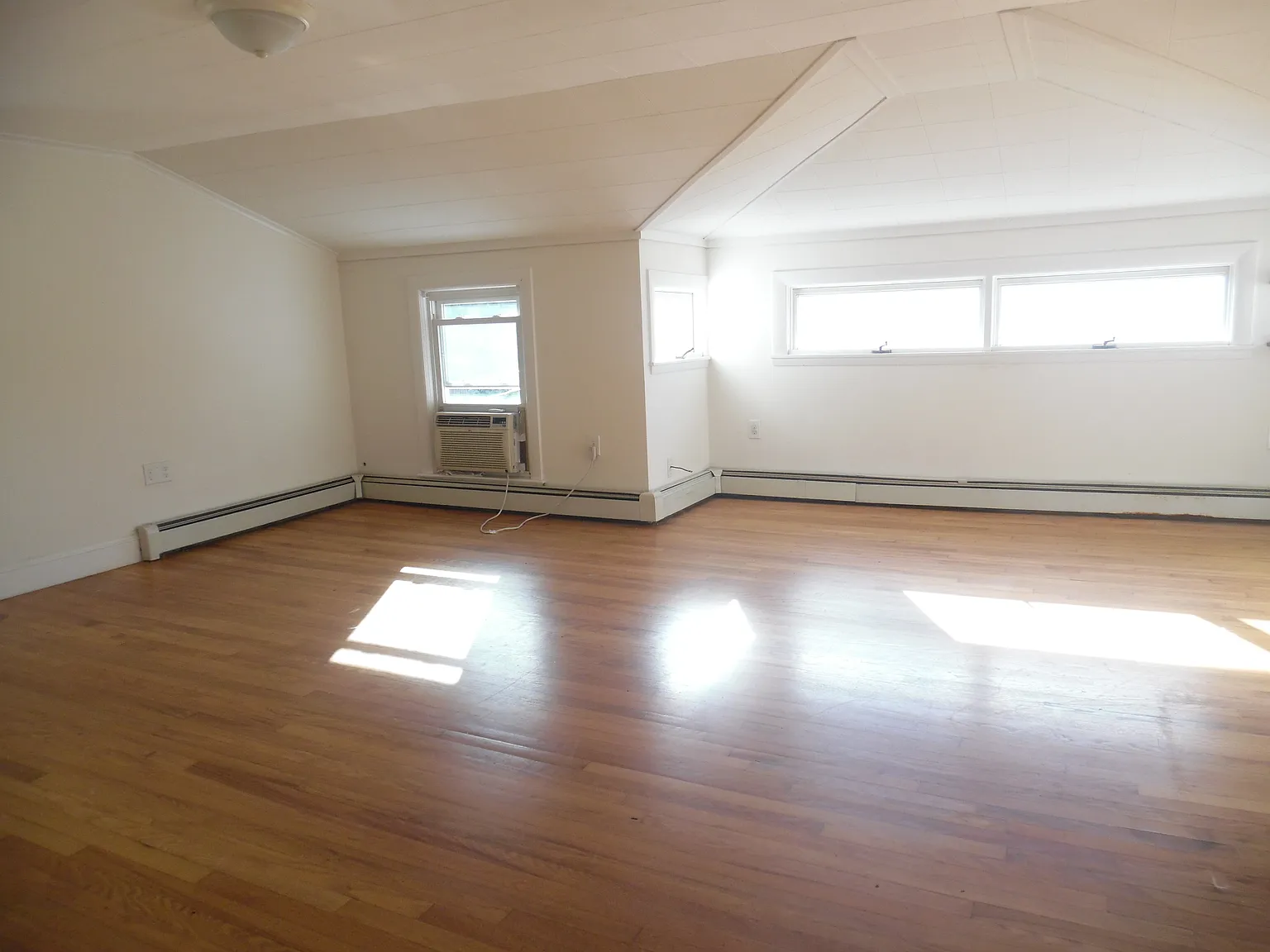 2 bed, 1275 sqft, $1,800 — Photo 3