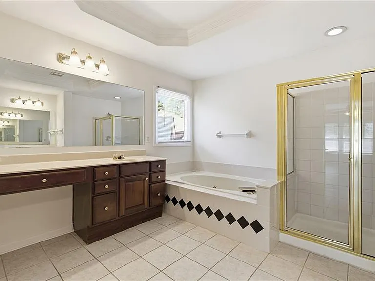 1702 Clay Brooke Ct SE — Photo 9