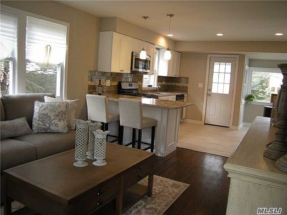 2nd image of 52 Bedell Pl