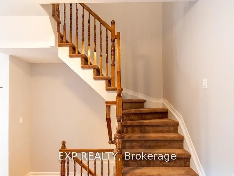282 Macoun Cir — Photo 12