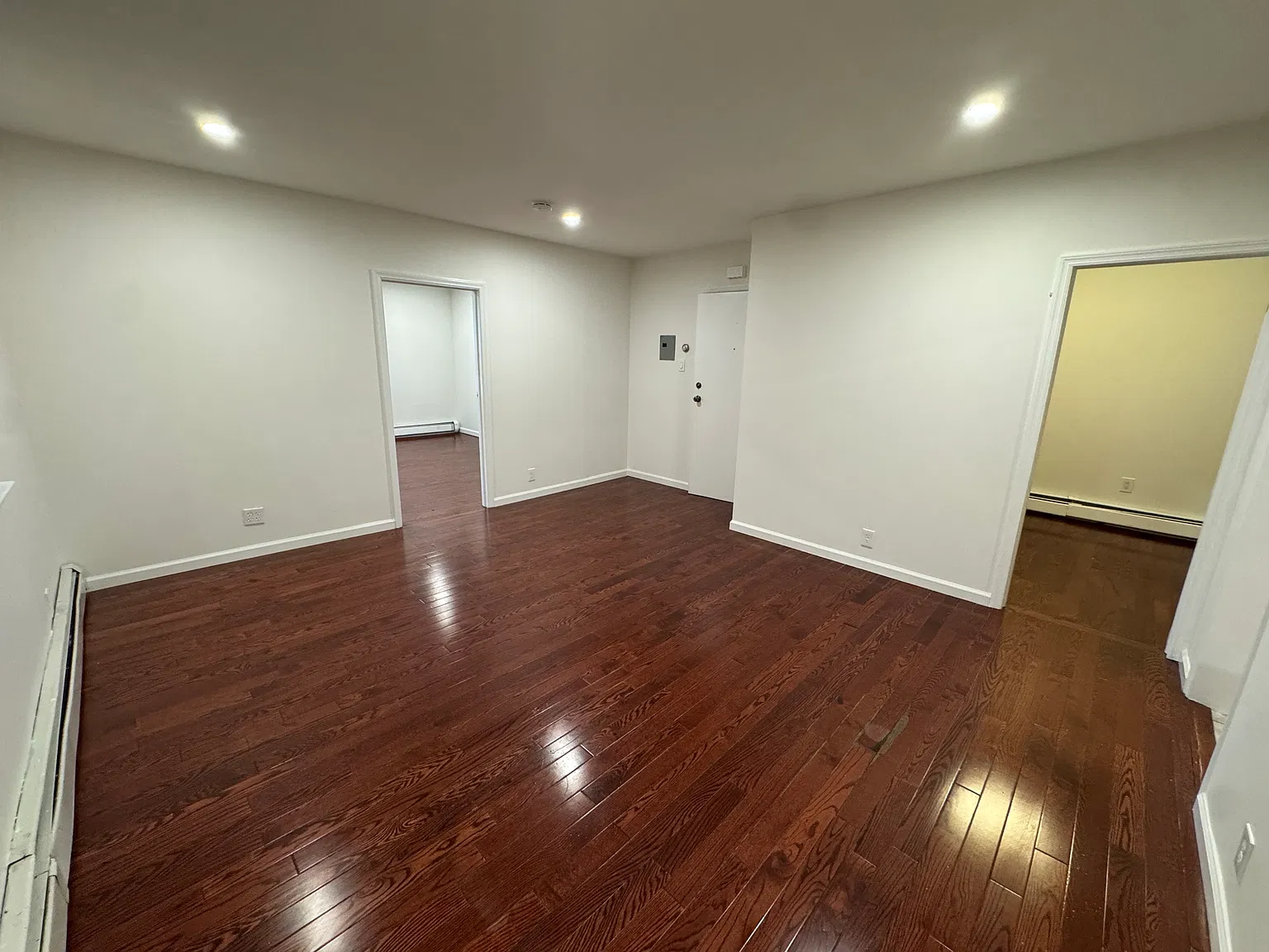 3 bed, $2,500 — Photo 2