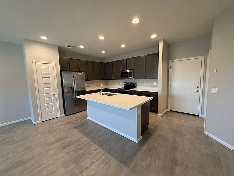 733 E Commonwealth Ave #9 — Photo 3