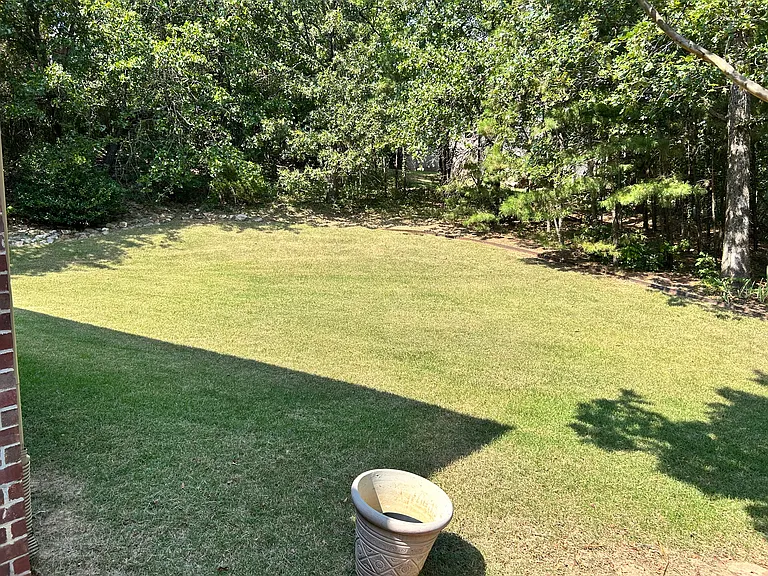 115 Noyant Dr — Photo 40