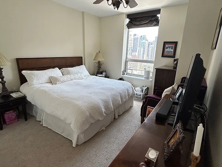 330 W Grand Ave #1701 — Photo 8