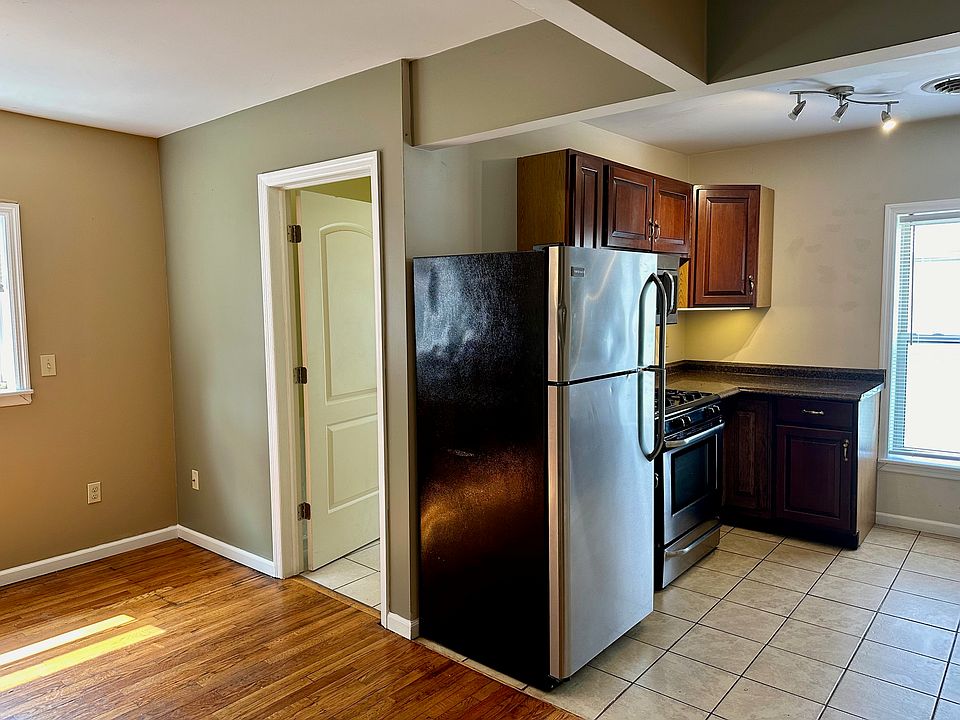 1st image of 14 New Pruyn St #2