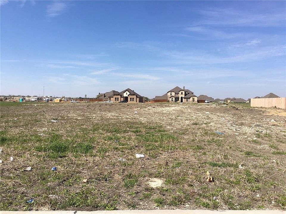 1st image of 301 Equestrian Dr