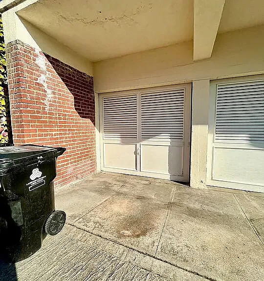 10821 1/2 Lindbrook Dr — Photo 8