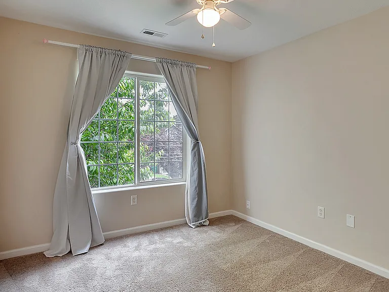 9817 N Clarendon Ave — Photo 14