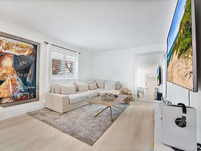 240 Galen Dr #112 — Photo 4