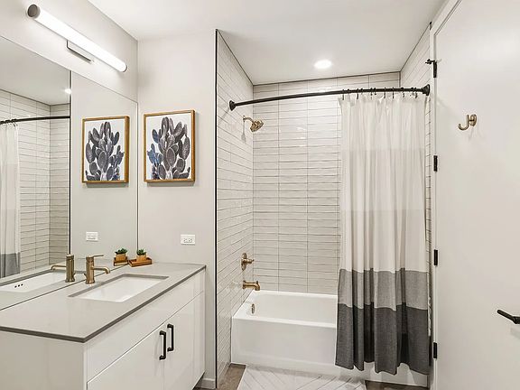 5th image of 1222 W Jackson Blvd #420