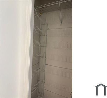 4th image of 723 E Boulevard Chatelaine