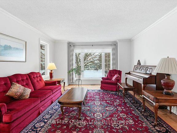 4th image of 89 Westwind Cres
