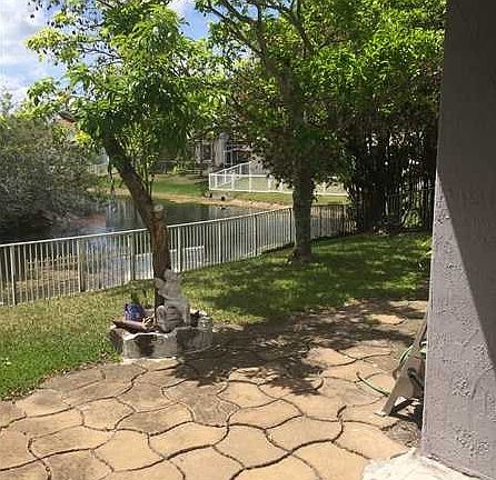 4th image of 16438 NW 18th St