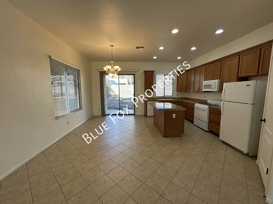 Building Photo - 1194 W Rodriguez Rd