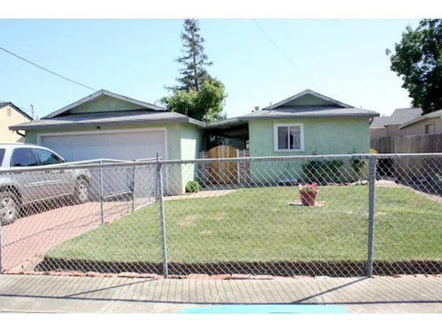 195 Pickford Ave photo 1