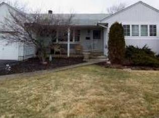 19 Sussex Ln, Bethpage, NY 11714