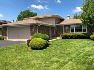 559 Fawn Ct, Carol Stream, IL 60188