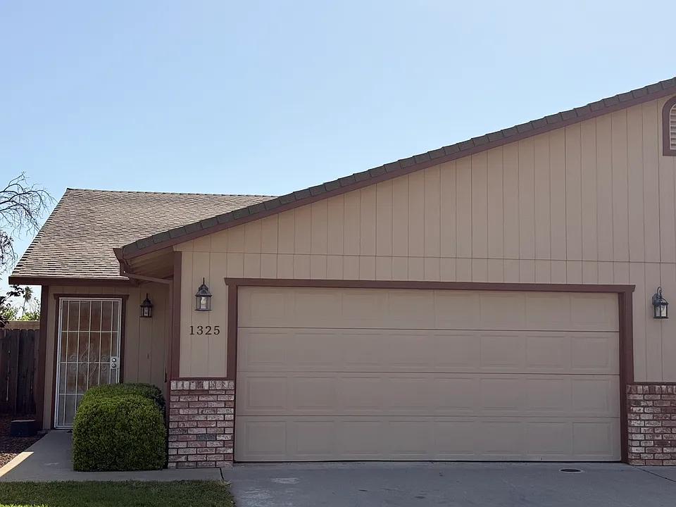 1325 Howard Ct